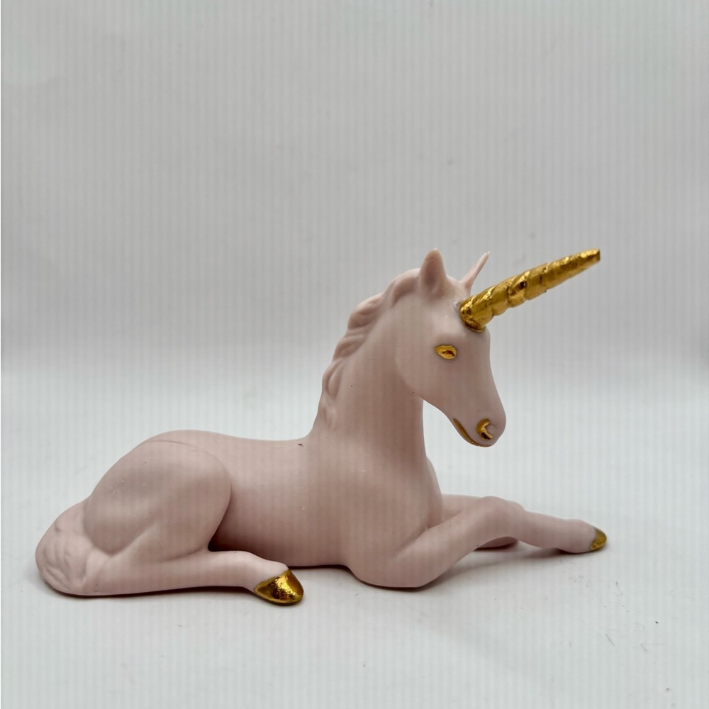 Unicorn Pink Porcelain Figurine with Gold Horn and hooves. - Picture 12 of 13